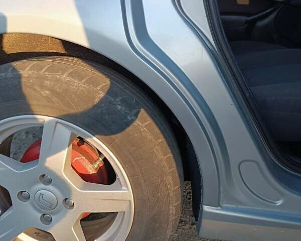 Серый Форд Фокус, объемом двигателя 1.6 л и пробегом 500 тыс. км за 3800 $, фото 12 на Automoto.ua