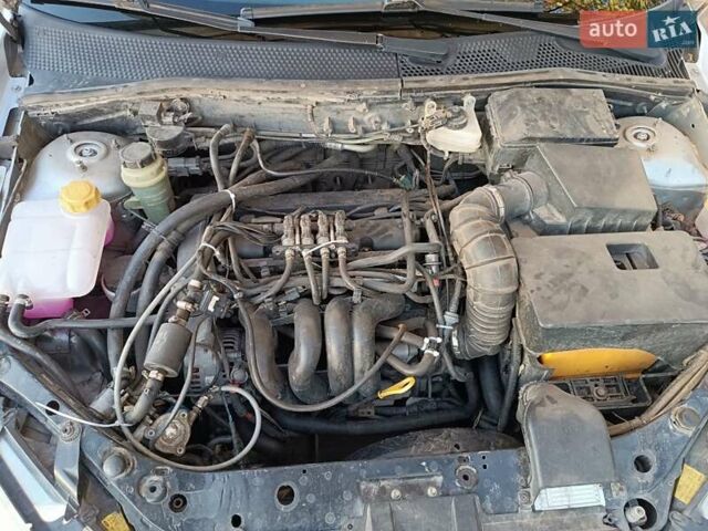 Серый Форд Фокус, объемом двигателя 1.6 л и пробегом 500 тыс. км за 3800 $, фото 19 на Automoto.ua