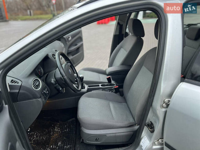 Сірий Форд Фокус, об'ємом двигуна 1.6 л та пробігом 200 тис. км за 3950 $, фото 7 на Automoto.ua