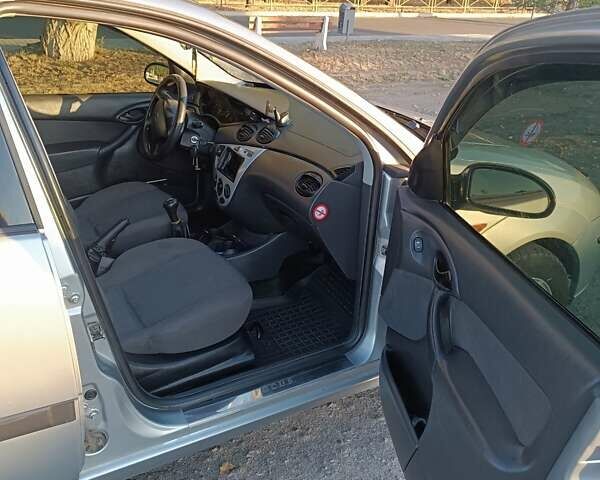 Серый Форд Фокус, объемом двигателя 1.6 л и пробегом 500 тыс. км за 3800 $, фото 9 на Automoto.ua