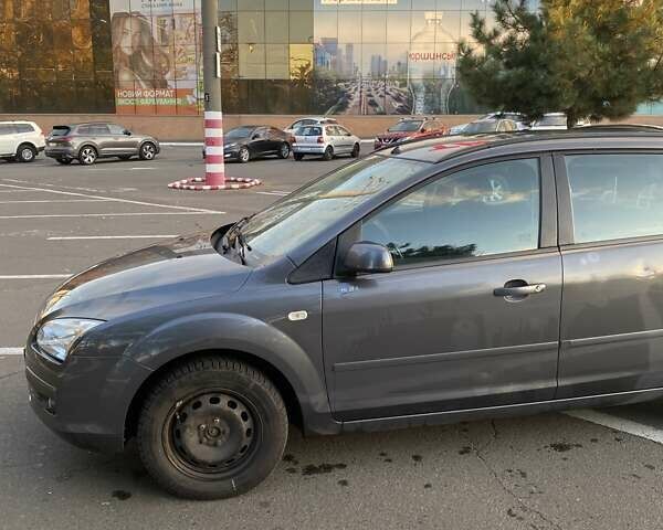 Серый Форд Фокус, объемом двигателя 1.6 л и пробегом 220 тыс. км за 4500 $, фото 5 на Automoto.ua