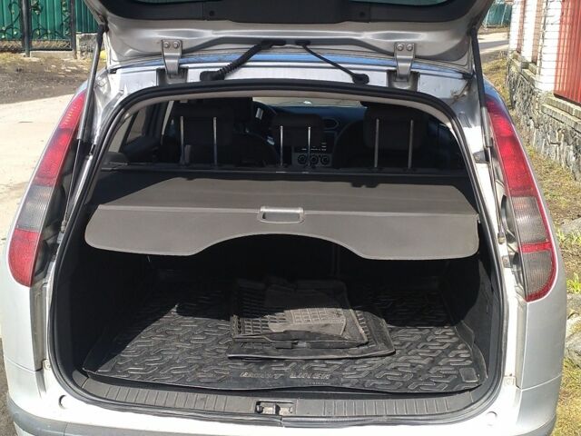 Серый Форд Фокус, объемом двигателя 1.6 л и пробегом 291 тыс. км за 4000 $, фото 7 на Automoto.ua