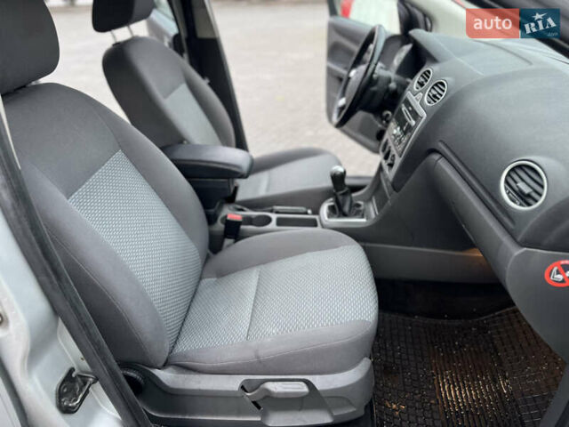 Сірий Форд Фокус, об'ємом двигуна 1.6 л та пробігом 200 тис. км за 3950 $, фото 10 на Automoto.ua