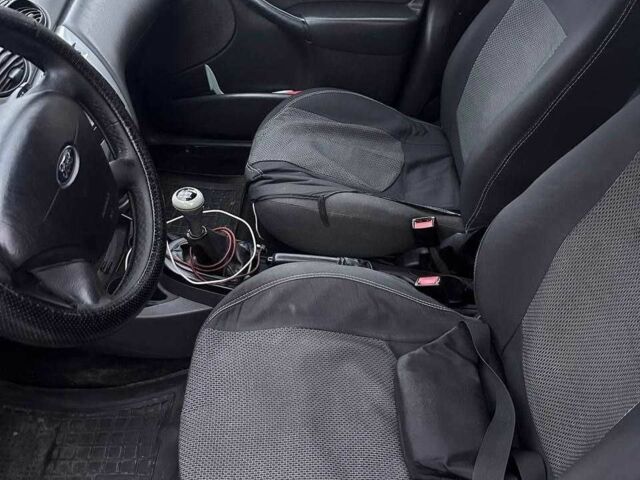 Серый Форд Фокус, объемом двигателя 1.8 л и пробегом 329 тыс. км за 3400 $, фото 7 на Automoto.ua