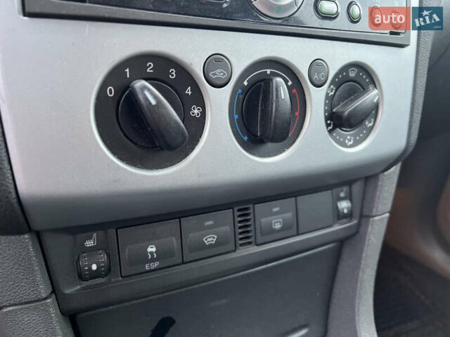 Сірий Форд Фокус, об'ємом двигуна 1.6 л та пробігом 200 тис. км за 3950 $, фото 13 на Automoto.ua