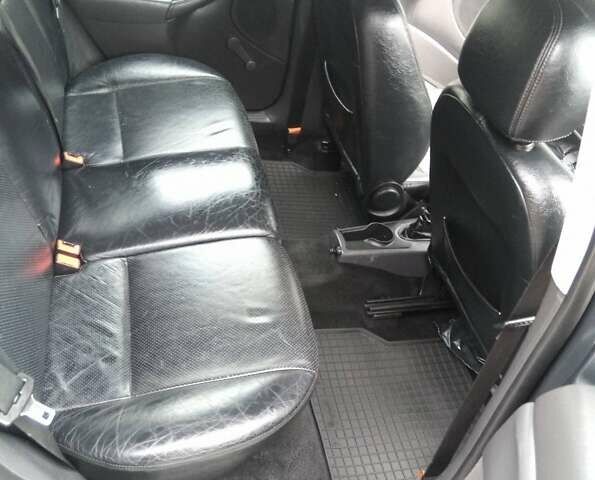 Серый Форд Фокус, объемом двигателя 1.6 л и пробегом 231 тыс. км за 4900 $, фото 17 на Automoto.ua