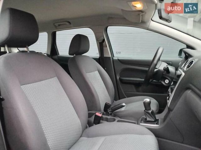 Серый Форд Фокус, объемом двигателя 1.6 л и пробегом 317 тыс. км за 3690 $, фото 9 на Automoto.ua