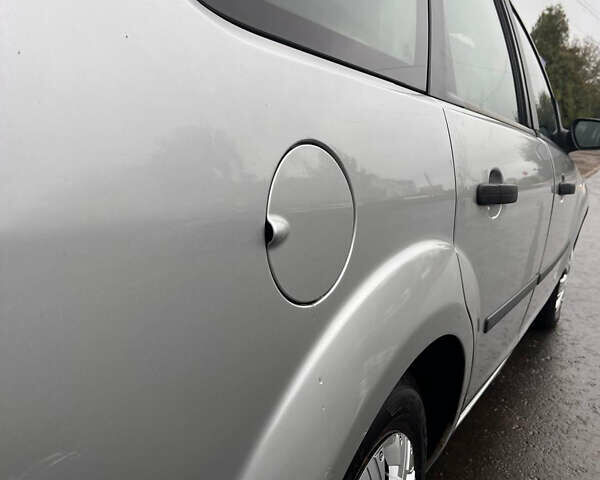 Серый Форд Фокус, объемом двигателя 1.56 л и пробегом 300 тыс. км за 3550 $, фото 4 на Automoto.ua