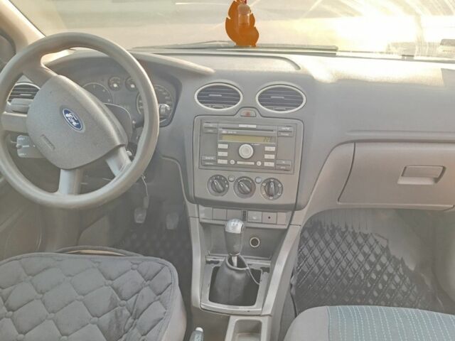 Сірий Форд Фокус, об'ємом двигуна 1.6 л та пробігом 265 тис. км за 3100 $, фото 9 на Automoto.ua