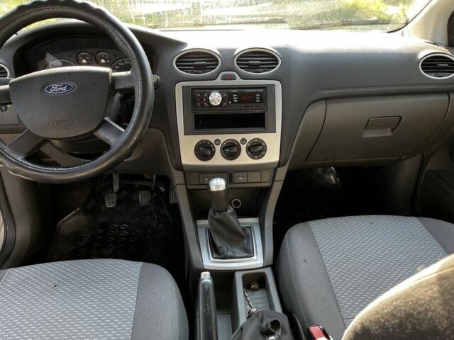 Серый Форд Фокус, объемом двигателя 1.6 л и пробегом 283 тыс. км за 3800 $, фото 4 на Automoto.ua