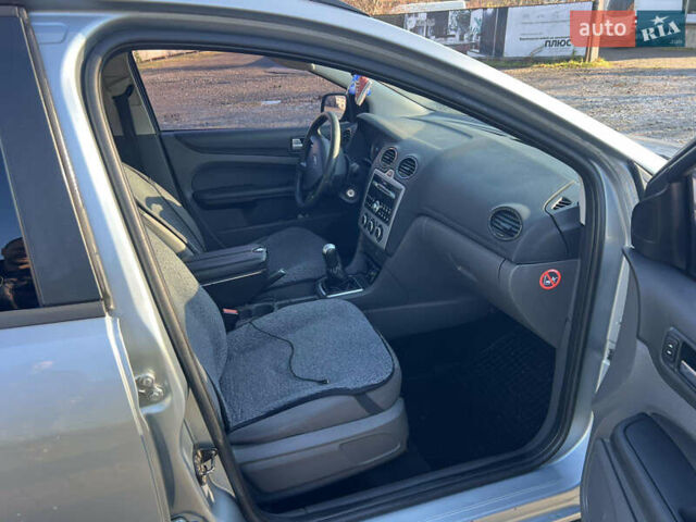 Сірий Форд Фокус, об'ємом двигуна 1.6 л та пробігом 322 тис. км за 3950 $, фото 7 на Automoto.ua