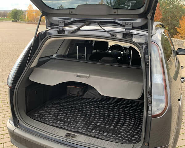 Серый Форд Фокус, объемом двигателя 1.6 л и пробегом 300 тыс. км за 5200 $, фото 32 на Automoto.ua