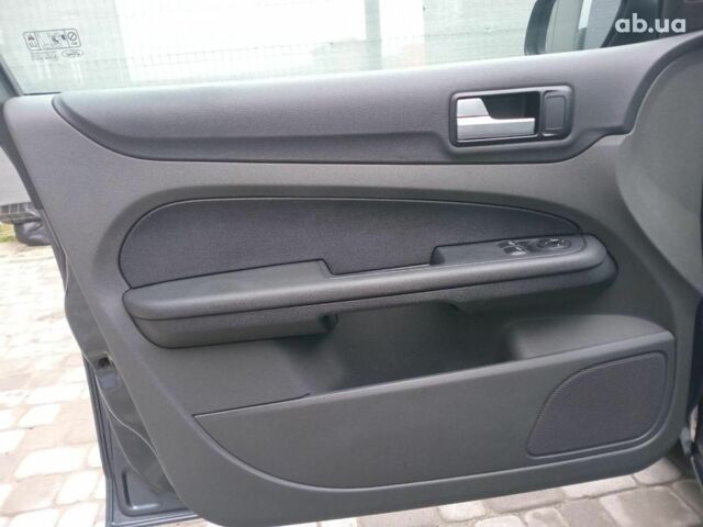 Серый Форд Фокус, объемом двигателя 1.6 л и пробегом 317 тыс. км за 3690 $, фото 23 на Automoto.ua