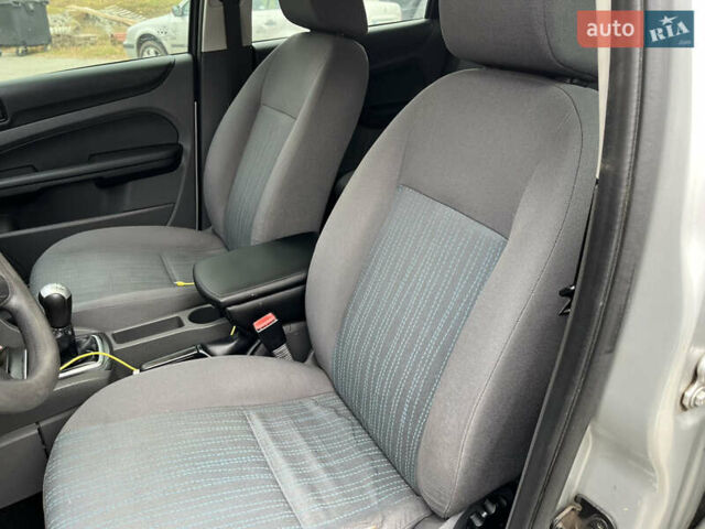 Сірий Форд Фокус, об'ємом двигуна 1.56 л та пробігом 319 тис. км за 3650 $, фото 30 на Automoto.ua