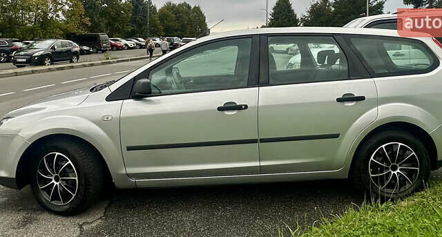 Серый Форд Фокус, объемом двигателя 1.6 л и пробегом 176 тыс. км за 4599 $, фото 4 на Automoto.ua