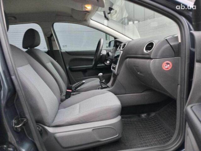 Серый Форд Фокус, объемом двигателя 1.6 л и пробегом 317 тыс. км за 3690 $, фото 8 на Automoto.ua