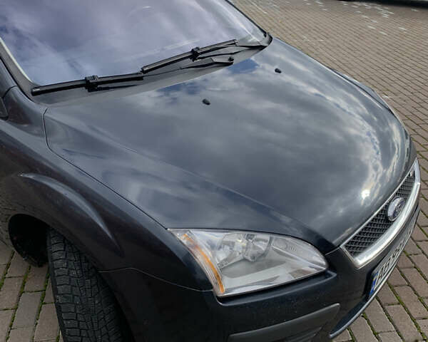 Серый Форд Фокус, объемом двигателя 1.6 л и пробегом 300 тыс. км за 5200 $, фото 3 на Automoto.ua