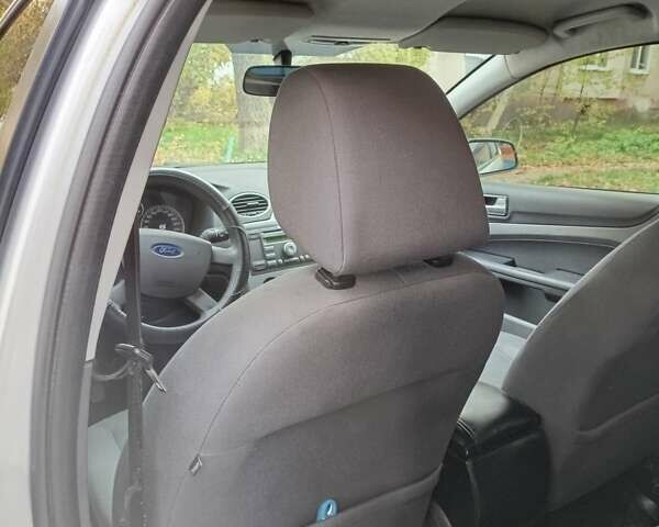 Форд Фокус 2005 в Виннице на Automoto.ua Серый Форд Фокус, объемом двигателя 1.6 л и пробегом 400 тыс. км за 4099 $, фото 11 на Automoto.ua