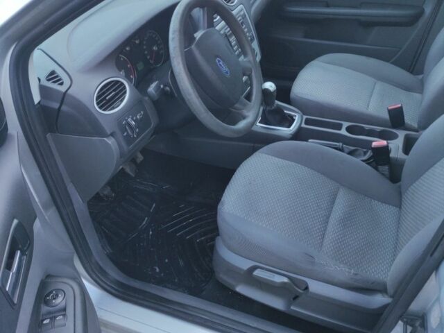 Сірий Форд Фокус, об'ємом двигуна 1.6 л та пробігом 320 тис. км за 2200 $, фото 12 на Automoto.ua