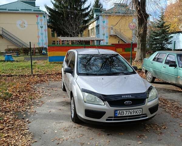 Форд Фокус 2005 в Виннице на Automoto.ua Серый Форд Фокус, объемом двигателя 1.6 л и пробегом 400 тыс. км за 4099 $, фото 6 на Automoto.ua