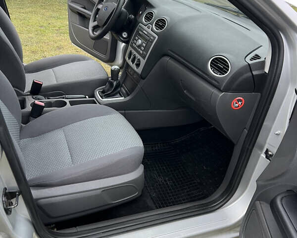 Серый Форд Фокус, объемом двигателя 1.6 л и пробегом 144 тыс. км за 4999 $, фото 23 на Automoto.ua