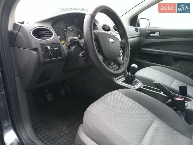 Серый Форд Фокус, объемом двигателя 1.6 л и пробегом 317 тыс. км за 3690 $, фото 22 на Automoto.ua