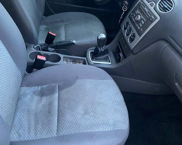 Серый Форд Фокус, объемом двигателя 1.56 л и пробегом 293 тыс. км за 4000 $, фото 7 на Automoto.ua