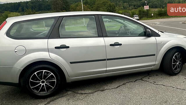 Серый Форд Фокус, объемом двигателя 1.6 л и пробегом 176 тыс. км за 4599 $, фото 17 на Automoto.ua