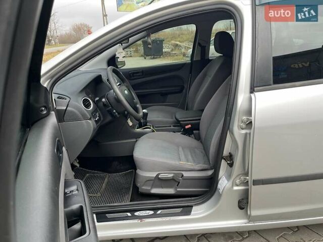 Серый Форд Фокус, объемом двигателя 1.56 л и пробегом 327 тыс. км за 4100 $, фото 10 на Automoto.ua