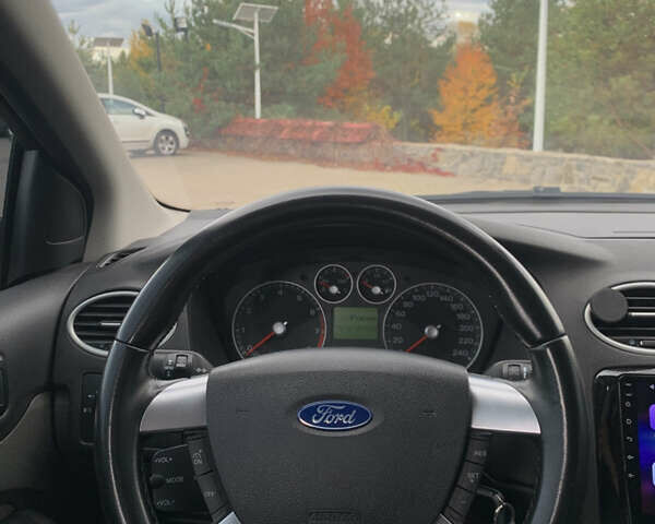 Серый Форд Фокус, объемом двигателя 1.6 л и пробегом 300 тыс. км за 5200 $, фото 27 на Automoto.ua