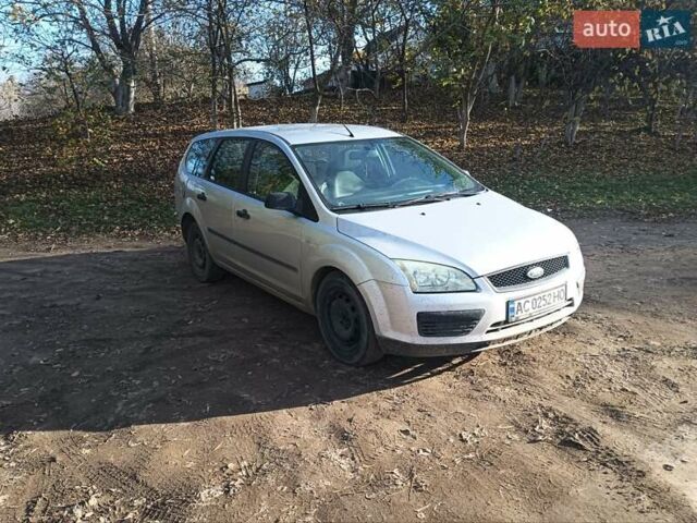 Серый Форд Фокус, объемом двигателя 1.56 л и пробегом 300 тыс. км за 3200 $, фото 12 на Automoto.ua