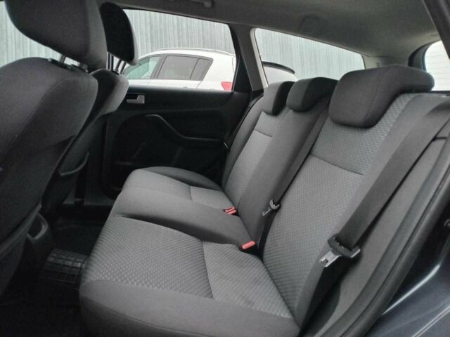 Сірий Форд Фокус, об'ємом двигуна 1.6 л та пробігом 317 тис. км за 3690 $, фото 16 на Automoto.ua