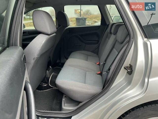 Серый Форд Фокус, объемом двигателя 1.56 л и пробегом 327 тыс. км за 4100 $, фото 7 на Automoto.ua
