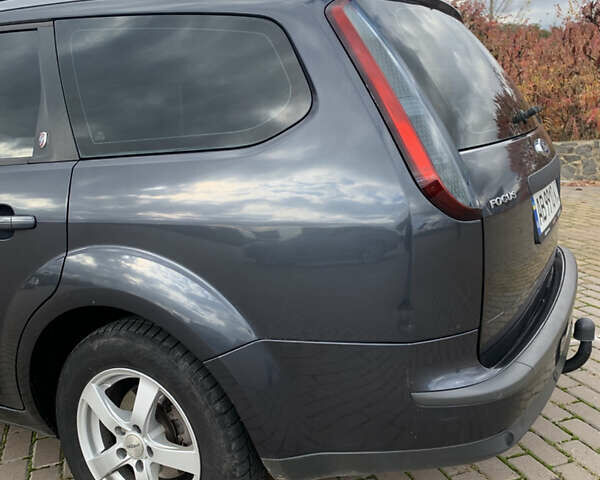 Серый Форд Фокус, объемом двигателя 1.6 л и пробегом 300 тыс. км за 5200 $, фото 12 на Automoto.ua