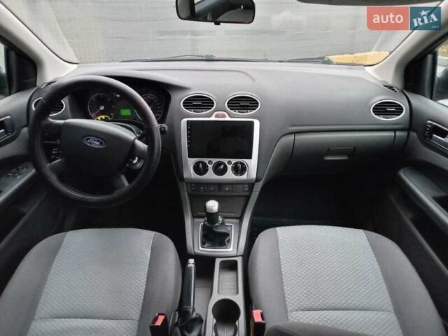 Серый Форд Фокус, объемом двигателя 1.6 л и пробегом 317 тыс. км за 3690 $, фото 12 на Automoto.ua