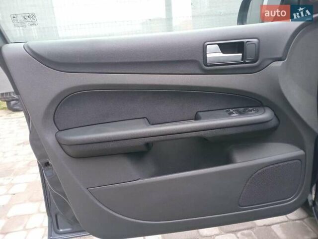 Серый Форд Фокус, объемом двигателя 1.6 л и пробегом 317 тыс. км за 3690 $, фото 23 на Automoto.ua