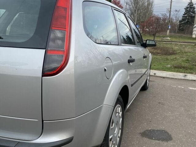 Сірий Форд Фокус, об'ємом двигуна 1.6 л та пробігом 230 тис. км за 2499 $, фото 5 на Automoto.ua