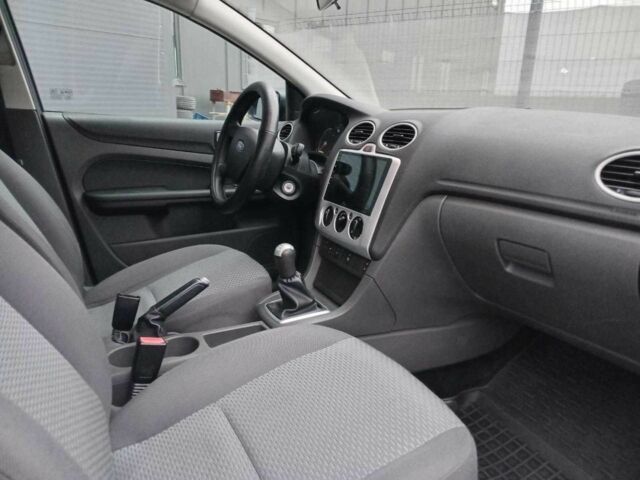 Сірий Форд Фокус, об'ємом двигуна 1.6 л та пробігом 317 тис. км за 3690 $, фото 10 на Automoto.ua