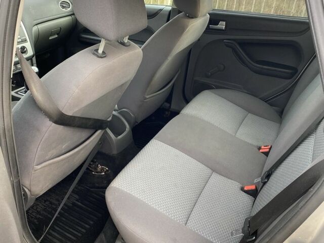 Сірий Форд Фокус, об'ємом двигуна 1.6 л та пробігом 230 тис. км за 2499 $, фото 18 на Automoto.ua