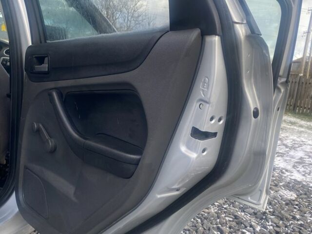 Серый Форд Фокус, объемом двигателя 1.6 л и пробегом 209 тыс. км за 3650 $, фото 16 на Automoto.ua