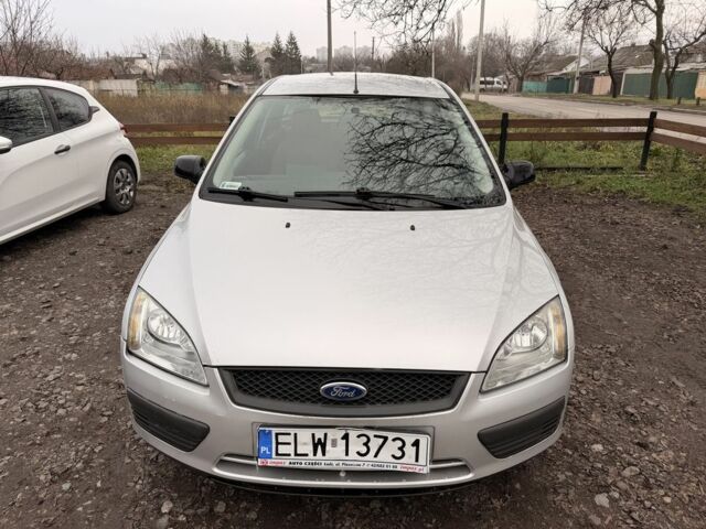 Серый Форд Фокус, объемом двигателя 1.6 л и пробегом 215 тыс. км за 2100 $, фото 2 на Automoto.ua