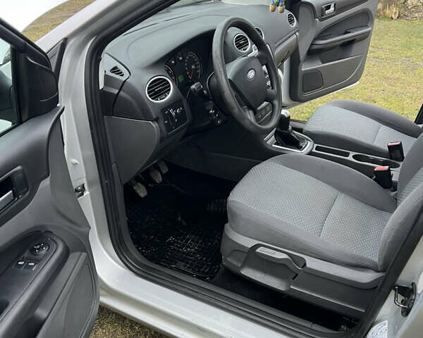 Серый Форд Фокус, объемом двигателя 1.6 л и пробегом 144 тыс. км за 4999 $, фото 18 на Automoto.ua