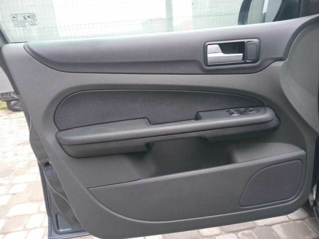 Сірий Форд Фокус, об'ємом двигуна 1.6 л та пробігом 317 тис. км за 3690 $, фото 23 на Automoto.ua