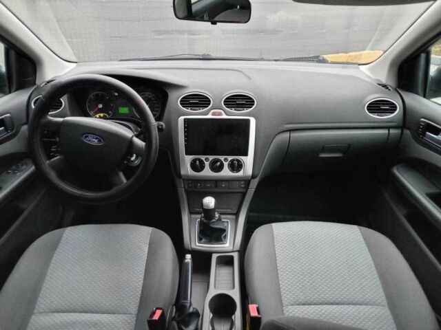 Сірий Форд Фокус, об'ємом двигуна 1.6 л та пробігом 317 тис. км за 3690 $, фото 12 на Automoto.ua