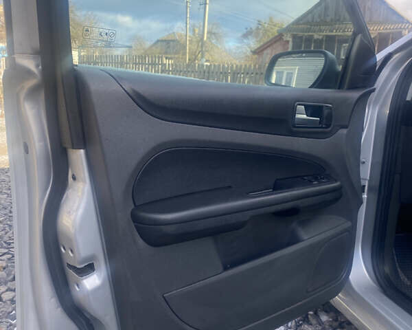 Сірий Форд Фокус, об'ємом двигуна 1.6 л та пробігом 209 тис. км за 3650 $, фото 15 на Automoto.ua