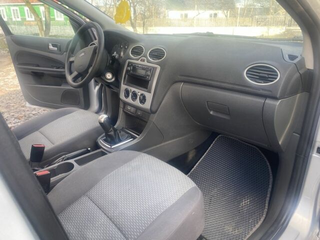 Серый Форд Фокус, объемом двигателя 1.6 л и пробегом 209 тыс. км за 3650 $, фото 13 на Automoto.ua