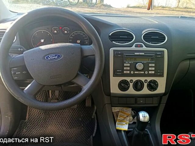 Серый Форд Фокус, объемом двигателя 1.6 л и пробегом 300 тыс. км за 3500 $, фото 3 на Automoto.ua