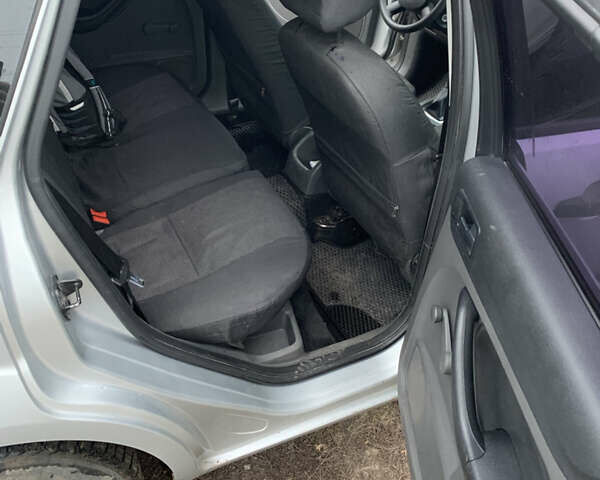 Серый Форд Фокус, объемом двигателя 1.56 л и пробегом 290 тыс. км за 5000 $, фото 9 на Automoto.ua