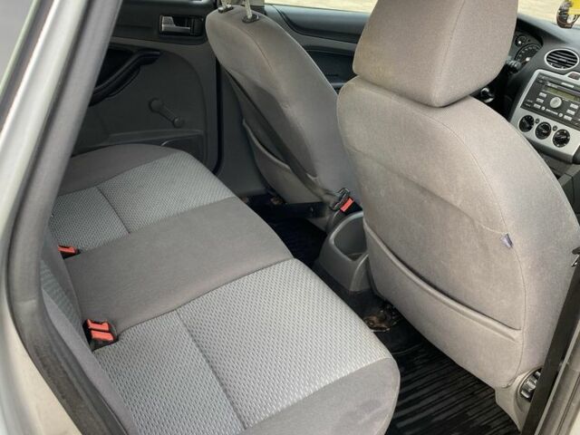 Сірий Форд Фокус, об'ємом двигуна 1.6 л та пробігом 230 тис. км за 2499 $, фото 21 на Automoto.ua