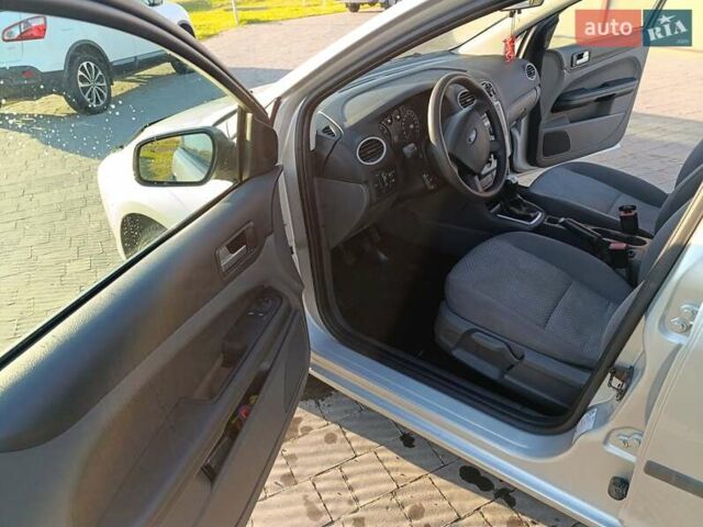 Сірий Форд Фокус, об'ємом двигуна 1.6 л та пробігом 218 тис. км за 4200 $, фото 4 на Automoto.ua